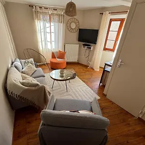 https://la-maison-velours.hotels-rhonealpes.com